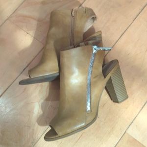 Camel leather heals / booties